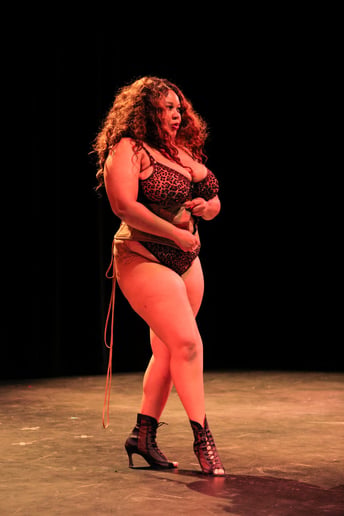 Gallery photo 2 of Lola Champagne