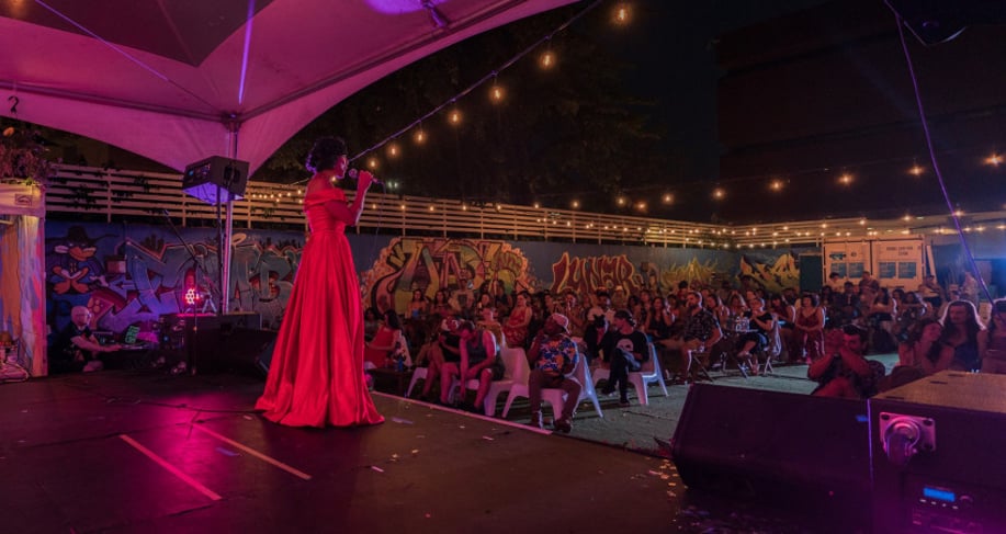 Gallery photo 4 of Lola Loops Entertainment