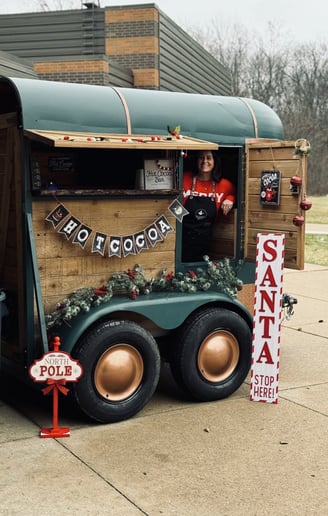 Gallery photo 3 of Loosey Goosey Mobile Bar