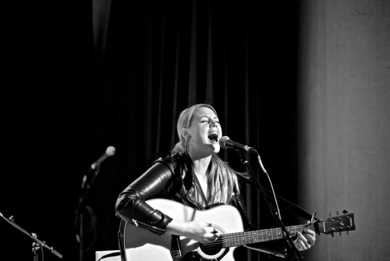 Gallery photo 5 of Loraine