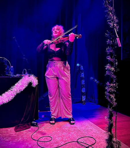 Gallery photo 4 of Loren the Violinist