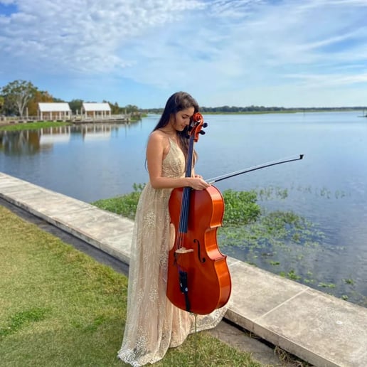 Gallery photo 1 of Lorena Cellist