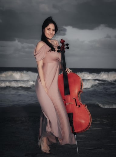 Gallery photo 3 of Lorena Cellist