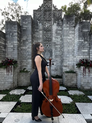 Gallery photo 7 of Lorena Cellist