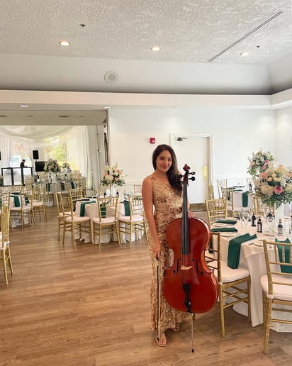 Gallery photo 9 of Lorena Cellist