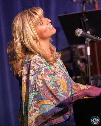 Gallery photo 1 of Lori Diamond & Fred Abatelli 