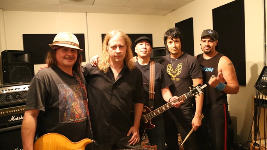 Gallery photo 1 of Los Lizzy