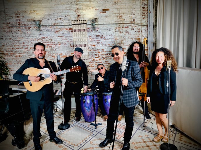 Gallery photo 2 of Los Vecinos Music