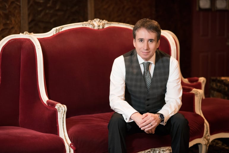 Gallery photo 10 of Lou Serrano - Magician, Mentalist, Audience Engagement Specialist