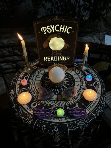 Gallery photo 3 of Love and Tarot