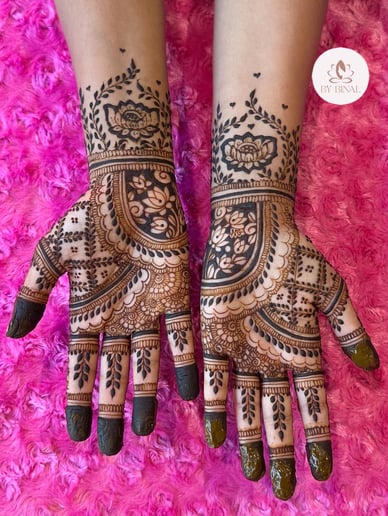 Gallery photo 5 of Love Aum Henna Creation