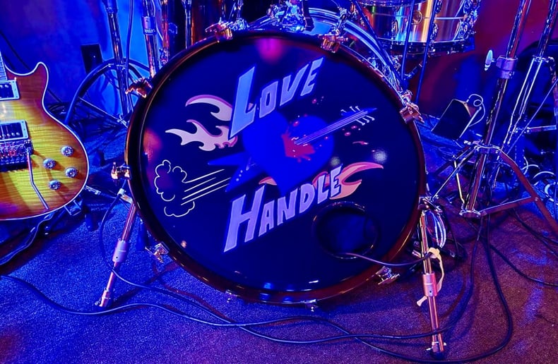 Gallery photo 3 of Love Handle