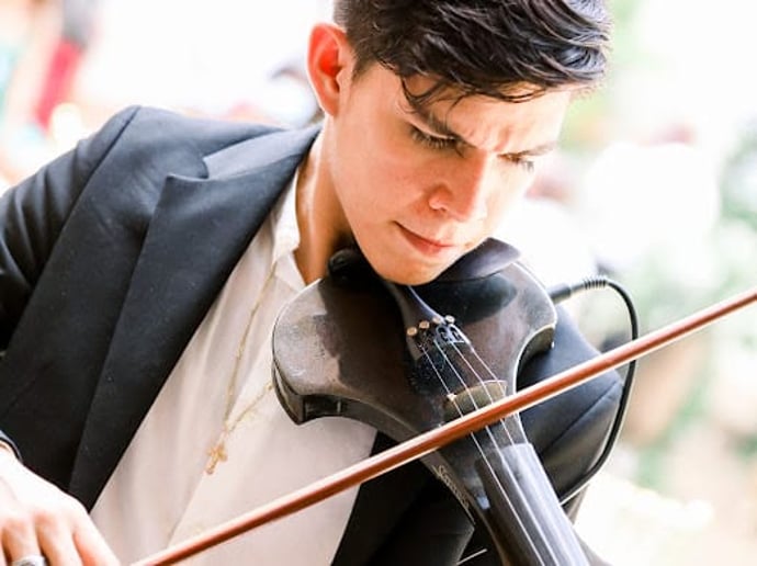 Gallery photo 2 of Electric Violinist NYC
