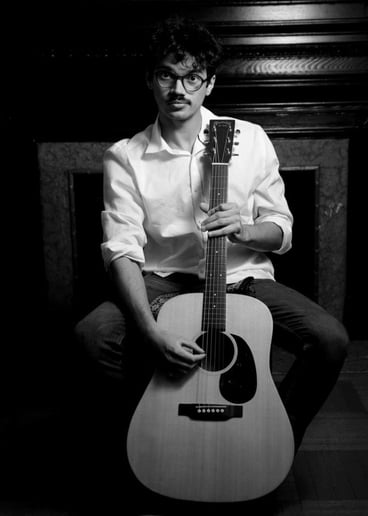 Gallery photo 1 of Luis McDougal & Friends