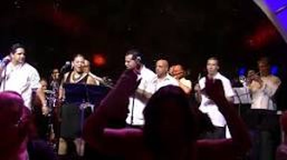Gallery photo 5 of Luisito Rey y La Dinamica