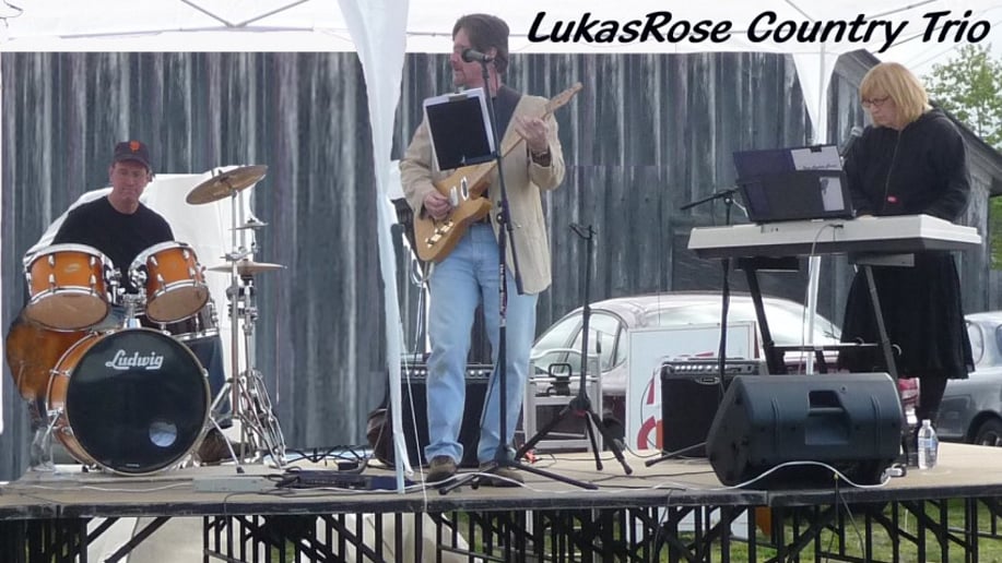 Gallery photo 4 of Lukas Rose