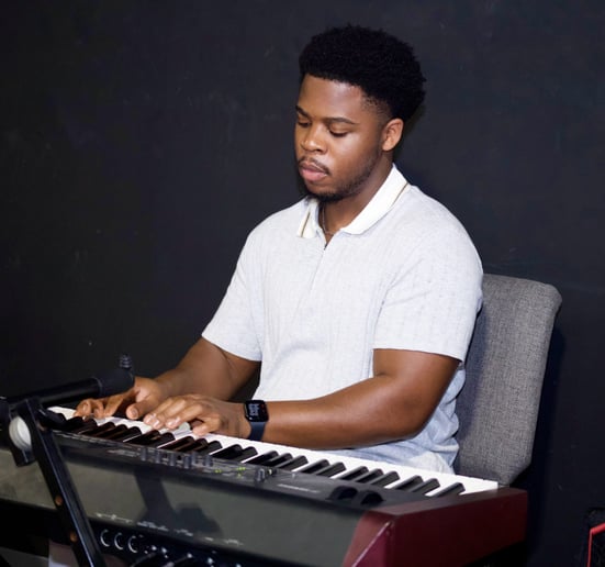 Gallery photo 1 of Luke on Keys