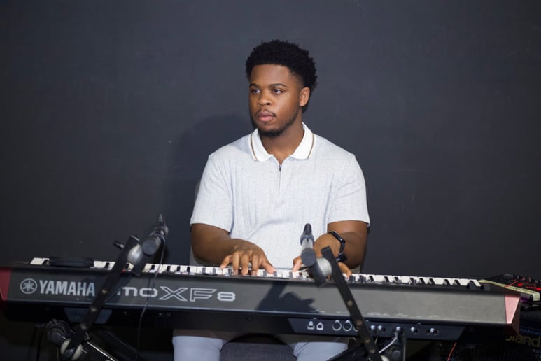 Gallery photo 2 of Luke on Keys
