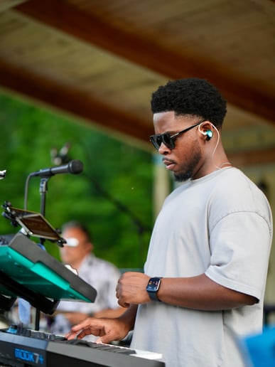 Gallery photo 3 of Luke on Keys