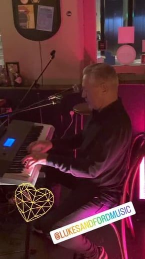 Gallery photo 3 of Luke Sandford Piano Bar Entertainer
