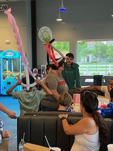 Gallery photo 4 of Luke the Juggler and Balloon Guy