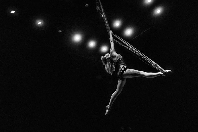 Gallery photo 1 of Luna Finn Performance