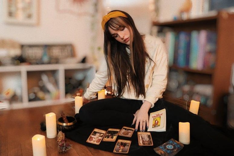 Gallery photo 3 of Luna Seranova - Psychic Tarot Reader