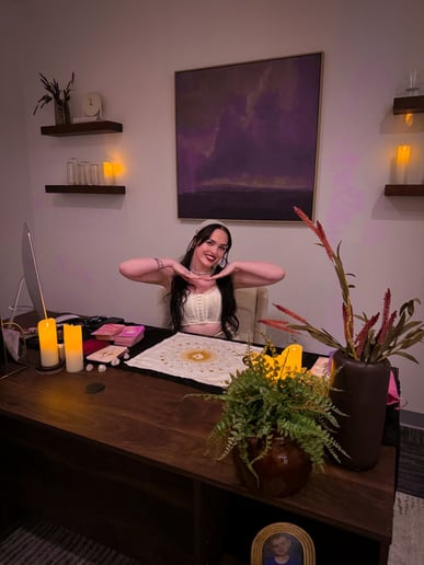 Gallery photo 5 of Luna Seranova - Psychic Tarot Reader