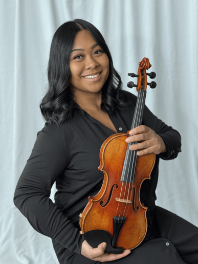 Gallery photo 3 of Luna Solis Live Violinist