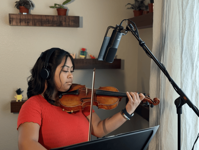 Gallery photo 1 of Luna Solis Live Violinist
