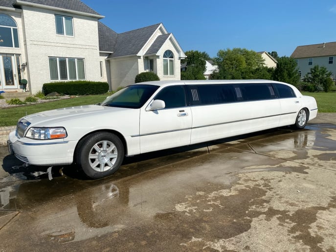 Gallery photo 10 of Luxury Limousines