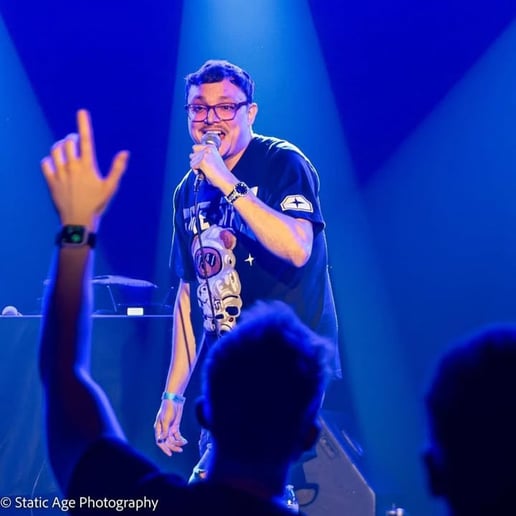 Gallery photo 1 of Mac Delin live performance showcase