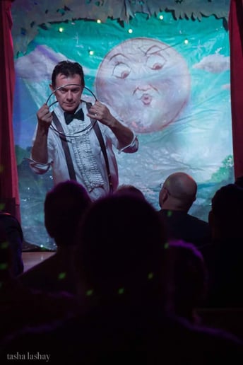 Gallery photo 8 of Maciek the Magician