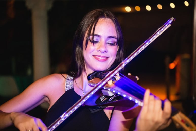 Gallery photo 3 of Maggi__Vi Violinist Perfomer