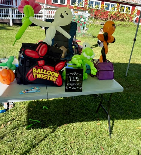 Gallery photo 1 of Magic and Balloons by Mike Cole