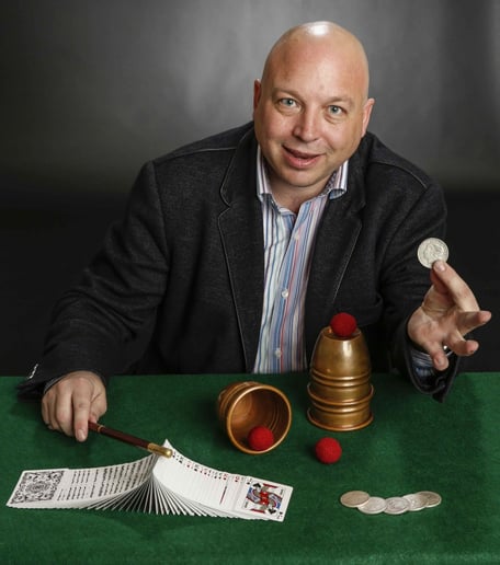 Gallery photo 1 of Clive The Conjuror