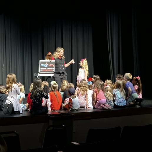 Gallery photo 6 of Magic Suzy - Comedy Magician