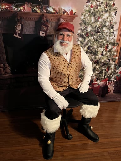Gallery photo 11 of Santa and Mrs. Claus (The Magical Clauses)