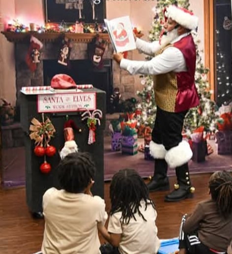 Gallery photo 8 of Santa and Mrs. Claus (The Magical Clauses)