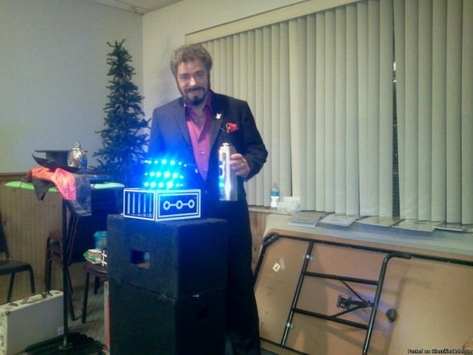 Gallery photo 2 of Magician Chuck Caputo