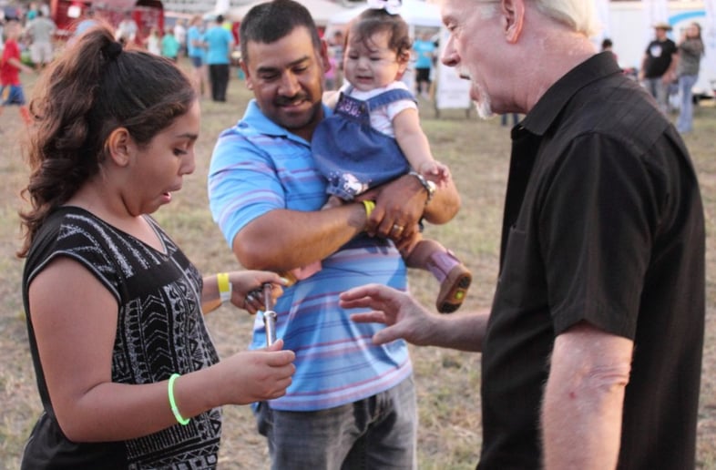 Gallery photo 2 of Magician Daryl Howard