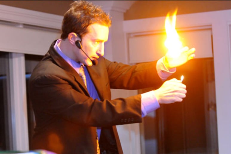 Gallery photo 10 of Magician Hart Keene