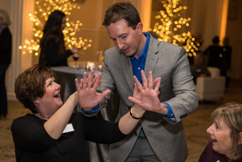 Gallery photo 4 of Magician Hart Keene