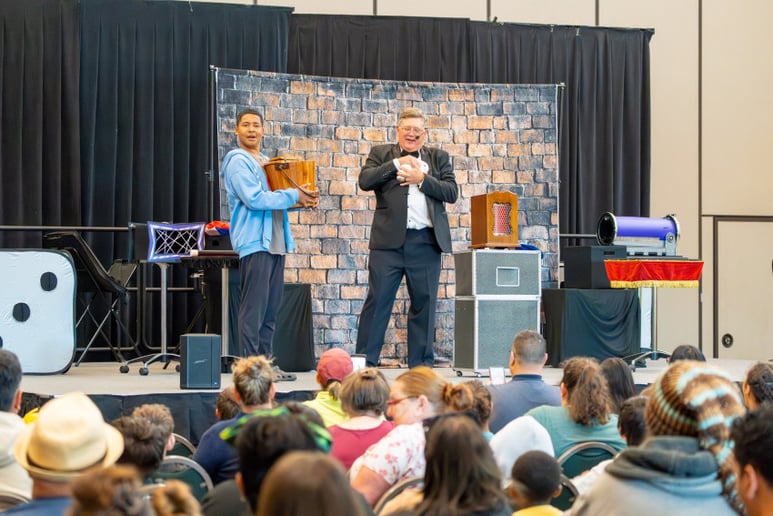 Gallery photo 1 of Magician Jesse Smith
