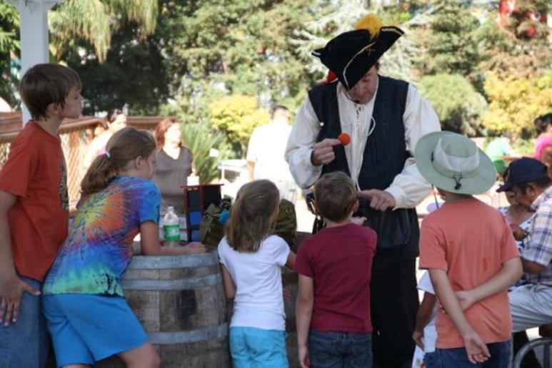 Gallery photo 3 of Magician Joe Zimmer