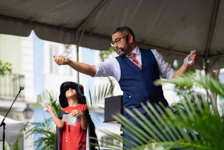 Gallery photo 4 of Magician Joel Delgado