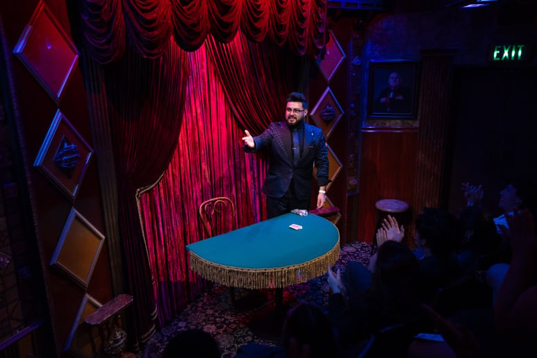 Gallery photo 1 of Magician Luis Carreon