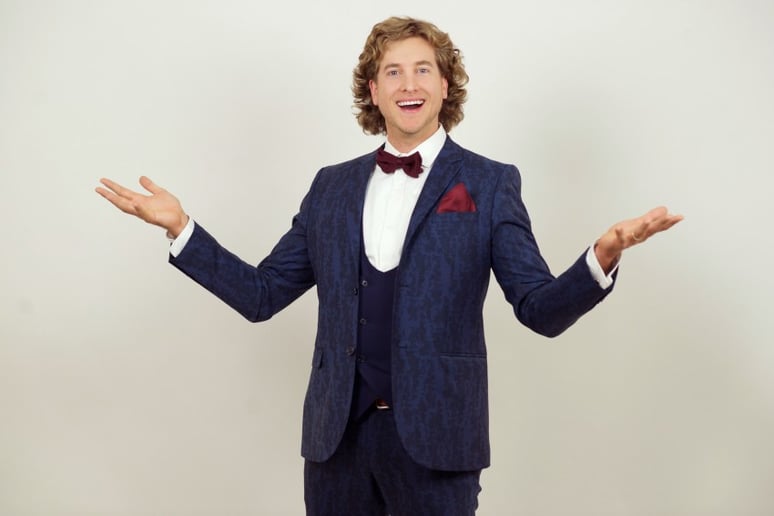 Gallery photo 8 of Fun Corporate Magic