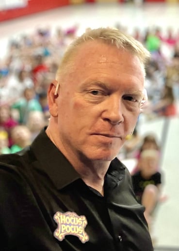 Gallery photo 1 of Magician Russ Nowack - Hocus Pocus Entertainment