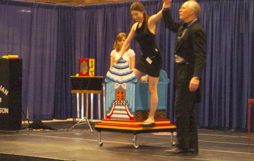 Gallery photo 1 of Magician Tom Anderson